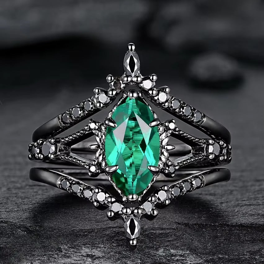 Anello Raffinato con Pietra Ovale Verde e Zirconi