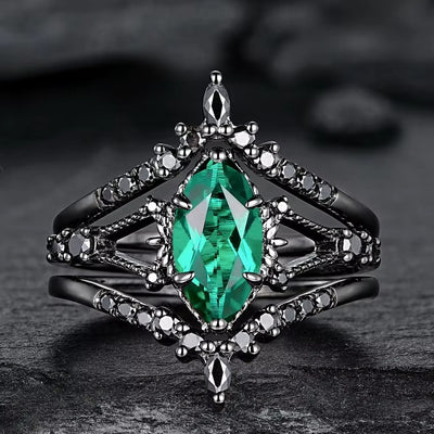 Anello Raffinato con Pietra Ovale Verde e Zirconi