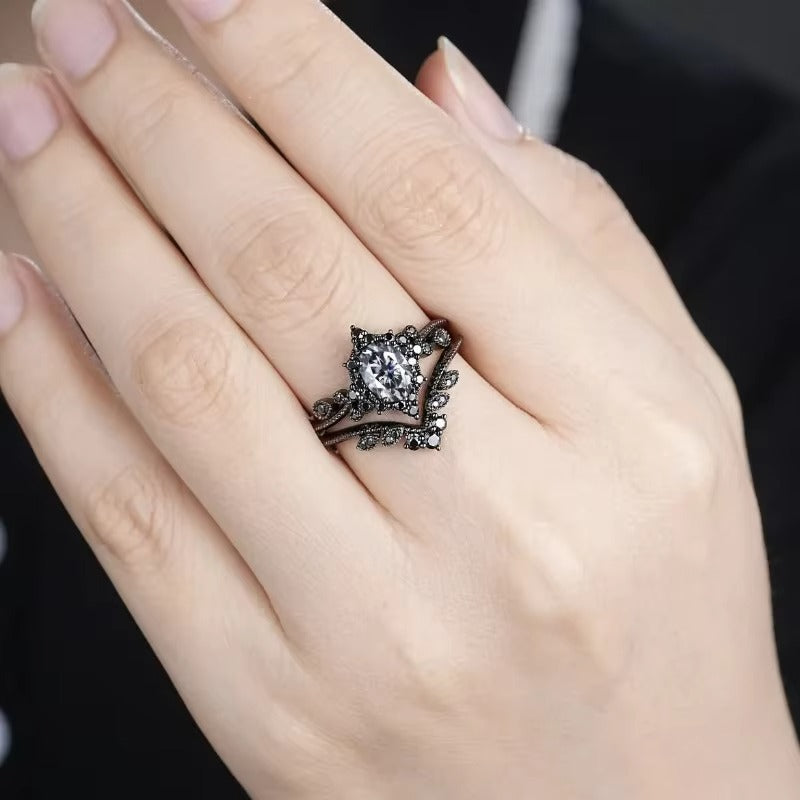 Anello Nero Intarsiato con Zirconi Preziosi
