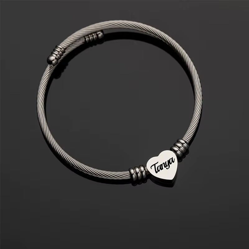 Bracciale a Lettera con Cuore Inciso  Personalizzabile