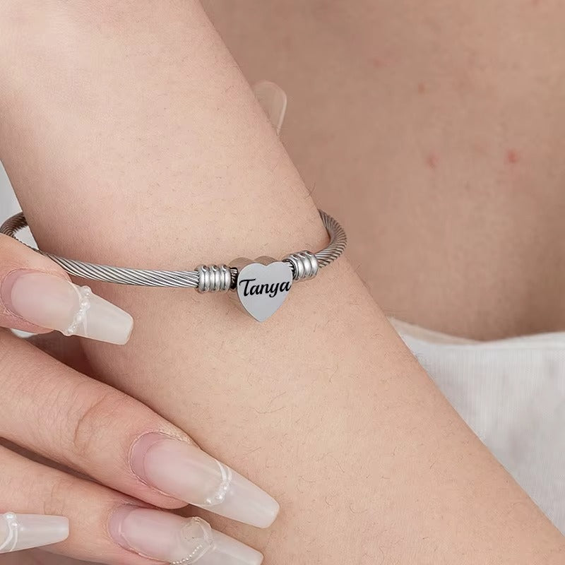 Bracciale a Lettera con Cuore Inciso  Personalizzabile