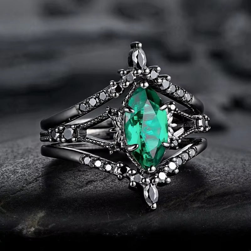 Anello Raffinato con Pietra Ovale Verde e Zirconi