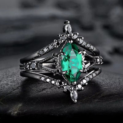 Anello Raffinato con Pietra Ovale Verde e Zirconi