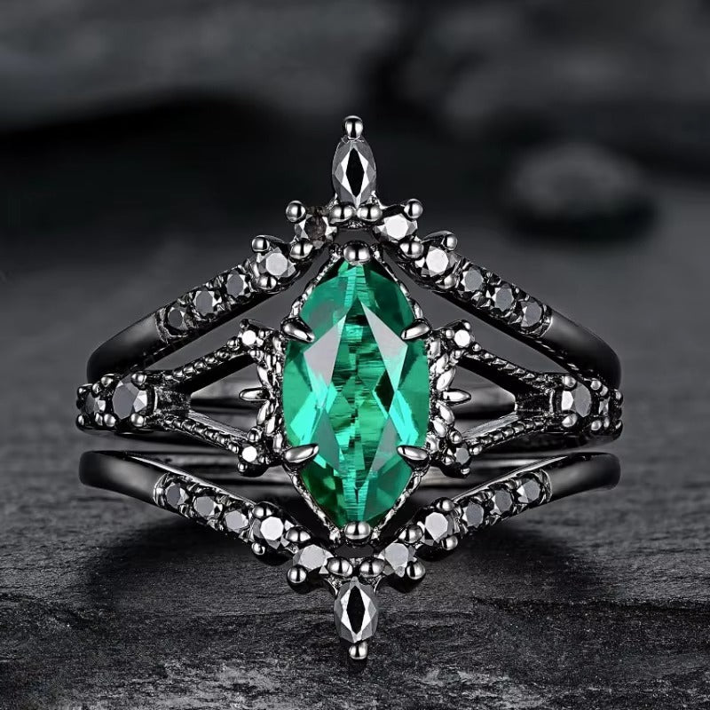 Anello Raffinato con Pietra Ovale Verde e Zirconi