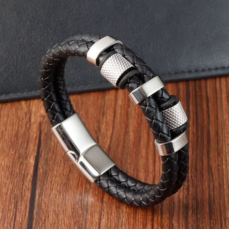 Bracciale in Corda con Ciondolo in Cuoio – Magnete Unisex